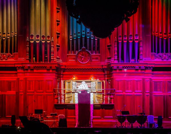 Hey Majesty Queen Elizabeth playing the organ. Photo by Bryony Jackson.